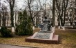 Памятник Николаю Гусовскому в Минске (у БГУ)